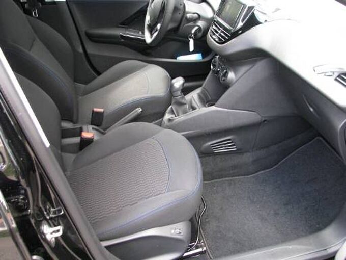 Peugeot 208 1,2 VTI 82 Signature 