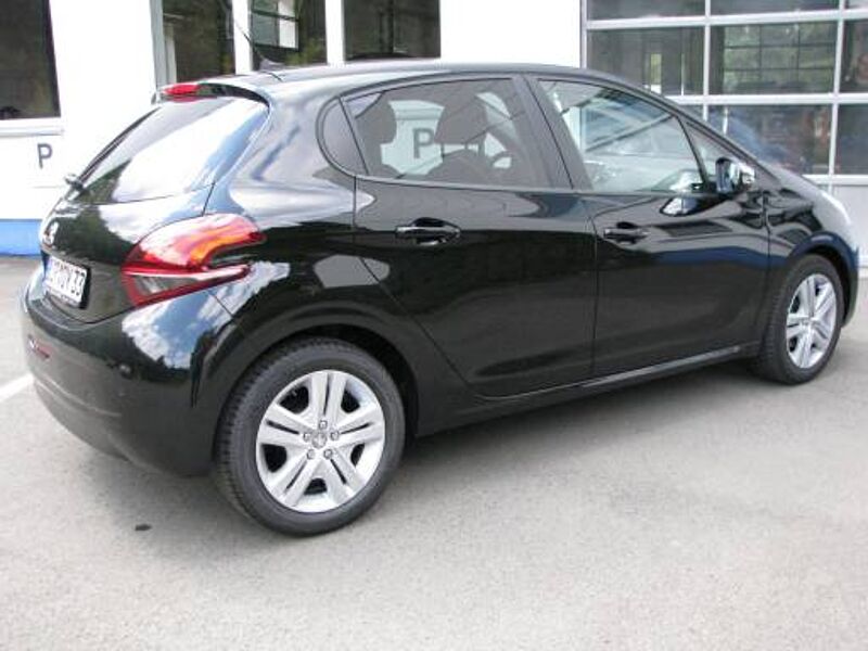 Peugeot 208 1,2 VTI 82 Signature